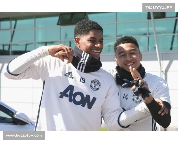 林加德晒获亚马尔与拉什福德球衣笑称收获颇丰表达满满自豪感